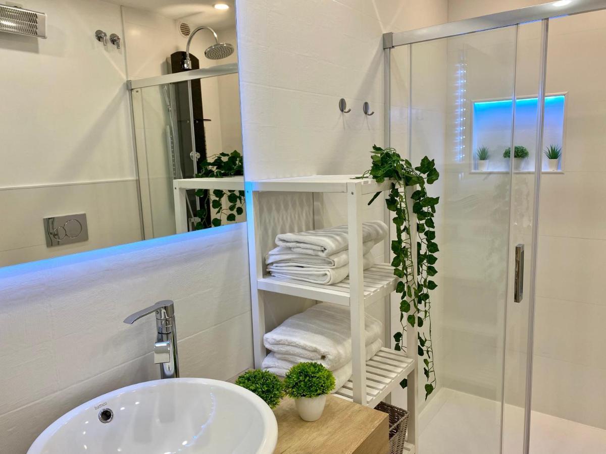 Suite Breeze - Private Heated Pool Malaga Luaran gambar