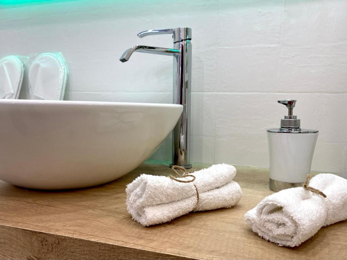 Suite Breeze - Private Heated Pool Malaga Luaran gambar
